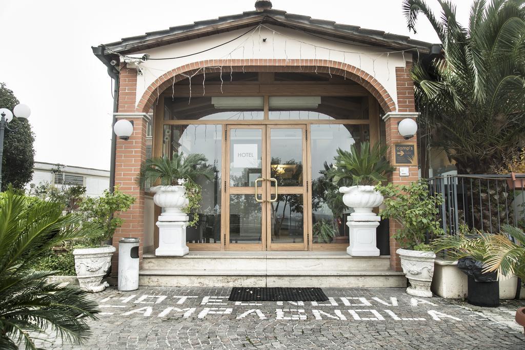 Camp'S Hotel Colonna Exteriér fotografie
